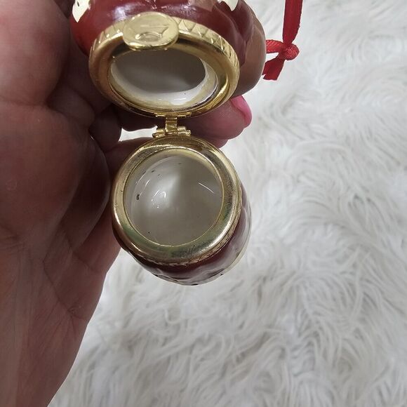 1998 HALLMARK  CHRISTMAS ORNAMENTS - SANTAS HIDDEN SURPRISE - Hinged Trinket Box - Picture 7 of 8